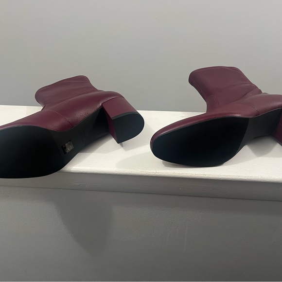 Stuart Weitzman Burgundy/Cranberry Heeled Boots. Stylish and comfortable. - Picture 4 of 12
